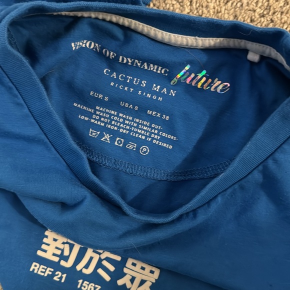 Graphic tee not normal - Picture 3 of 4